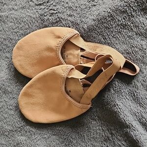 Capezio Women's Canvas Pirouette Dance Shoe Nude Size M